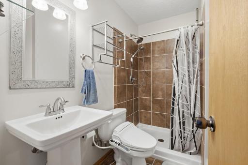 46-web-or-mls-4301_144th_St_Savage_MN_047.jpg