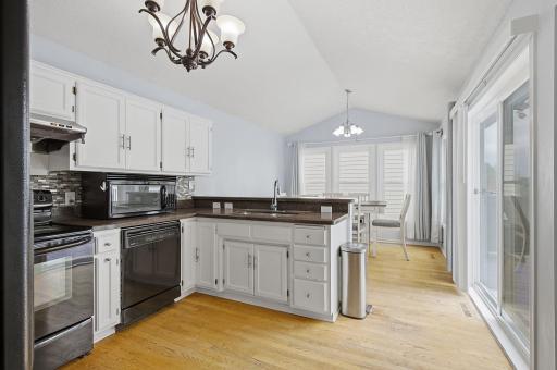 22-web-or-mls-4301_144th_St_Savage_MN_021.jpg
