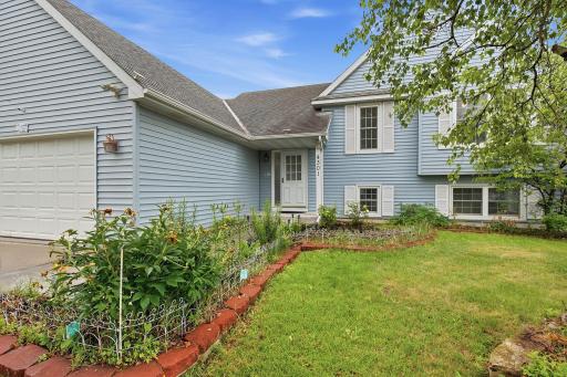3-web-or-mls-4301_144th_St_Savage_MN_002 (2).jpg