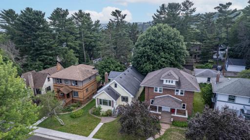 915 Grandview Avenue, Duluth, MN 55812