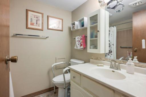 82-web-or-mls-1292 Cty Rd H Interior23.jpeg