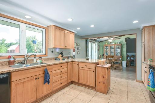 66-web-or-mls-1292 Cty Rd H Interior7.jpeg