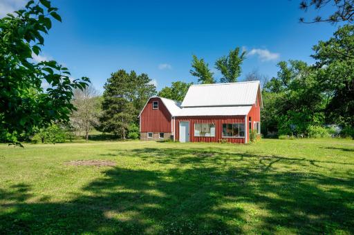 30-web-or-mls-1292 Cty Rd H Exterior-10.jpeg