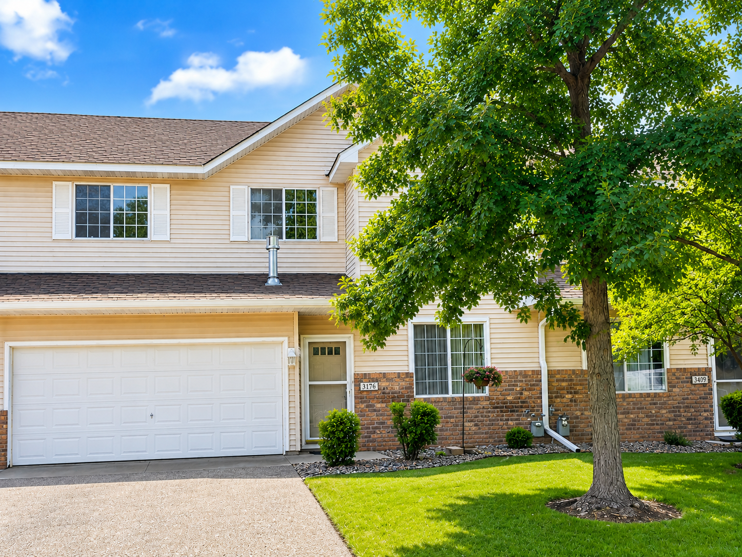 Beautiful home in a well-managed townhome development!