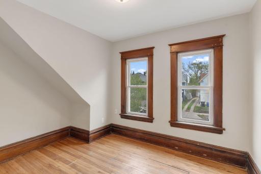 1302 Hewitt Avenue, Saint Paul, MN 55104