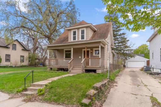 1302 Hewitt Avenue, Saint Paul, MN 55104
