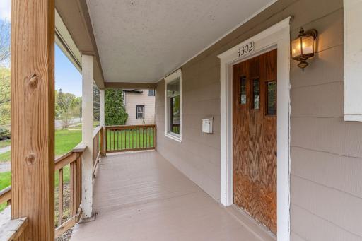 1302 Hewitt Avenue, Saint Paul, MN 55104
