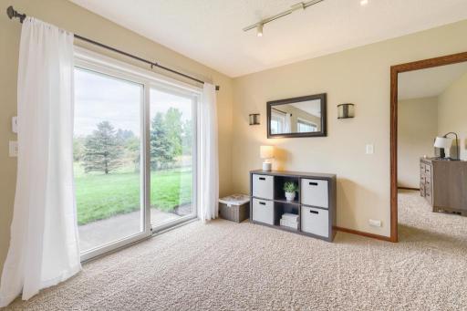 749 Pleasant Ave - MLS Sized - 021 - 15 Family Room.jpg