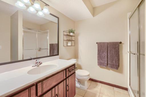749 Pleasant Ave - MLS Sized - 030 - 24 Bathroom.jpg