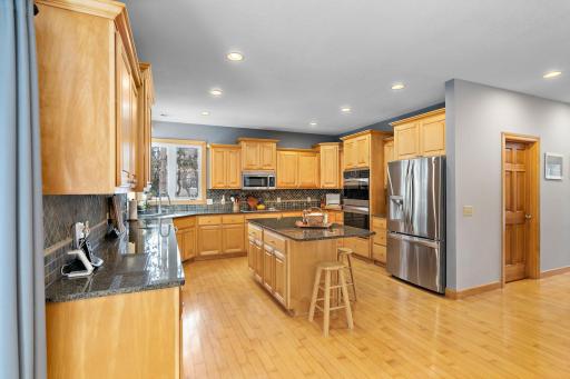 Beautiful kitchen design, custom cabinets and plenty of counter space