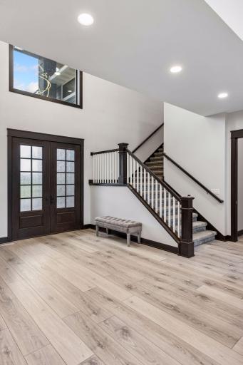 Your cozy front foyer! The light above is stunning!