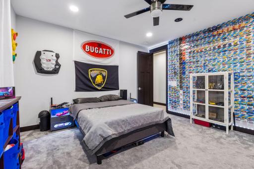 Northeast corner junior suite – this room has the smallest walk-in closet.