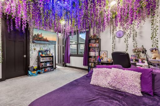 Northwest corner junior suite – this room features the largest junior suite walk-in closet and the deepest bathtub & sunset views. 15x15, granite countertops, layered lighting in bathroom 3000k recessed light and 5000k lights above the mirror.