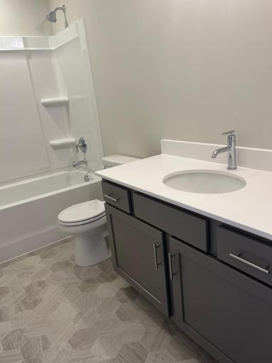Upper level hallway bath
