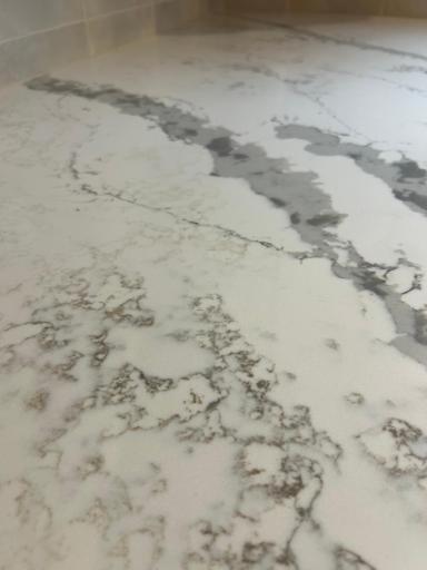 Gorgeous veining quartz countertop