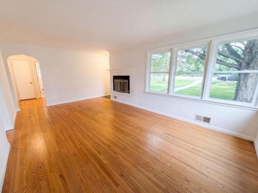 1587 Hudson Road, Saint Paul, MN 55106
