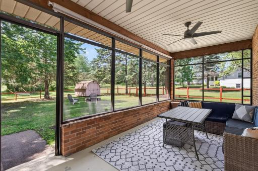 Screened in porch, furniture is included!