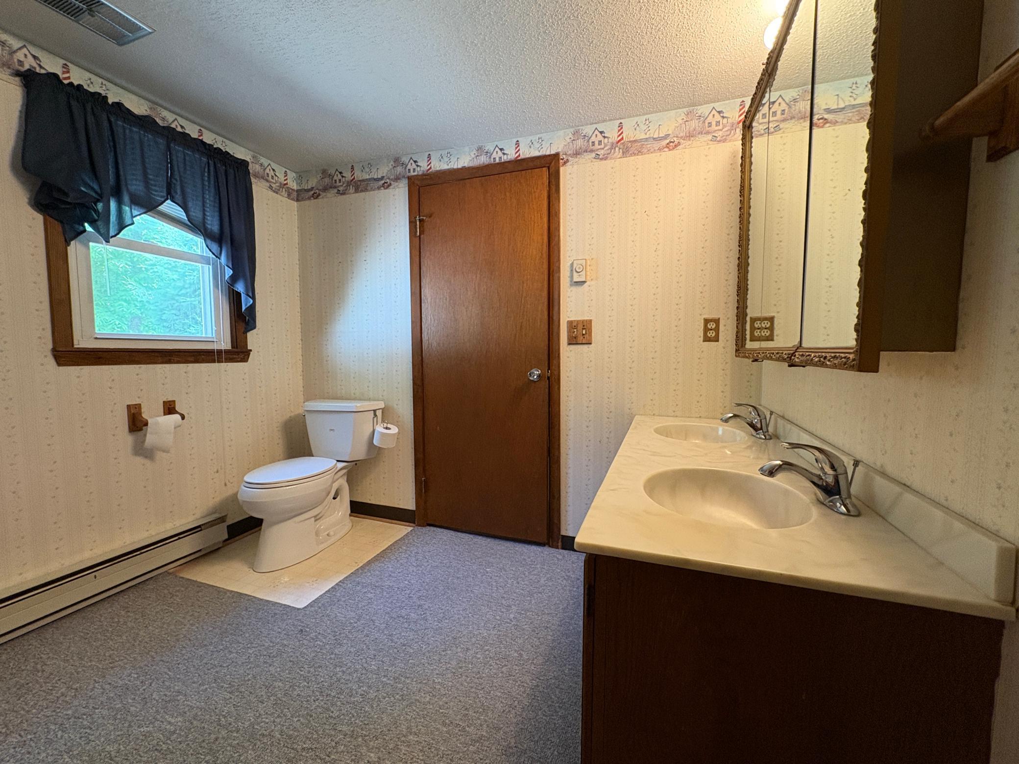 Full Main Bath.JPG