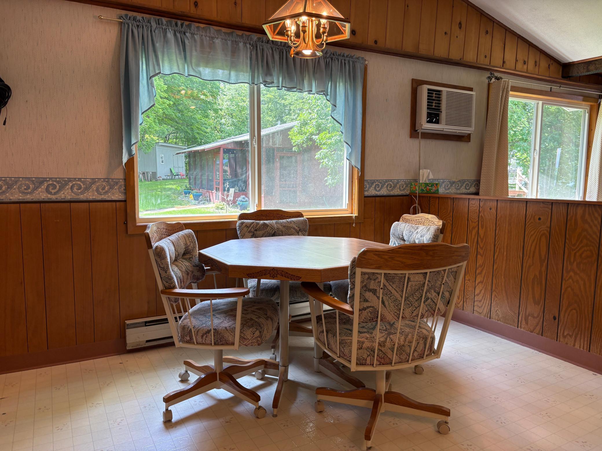 Dining Area.JPG