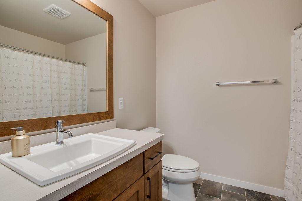 2nd upper level bath