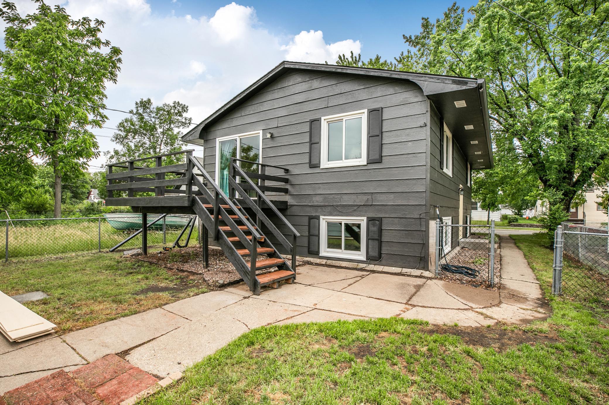 DECK OFF OF KITCHEN