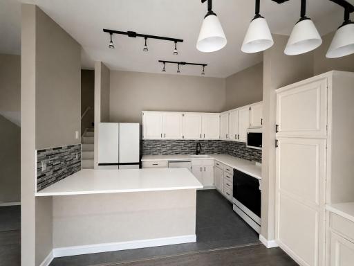 9712 Cimarron Circle, Hopkins, MN 55305
