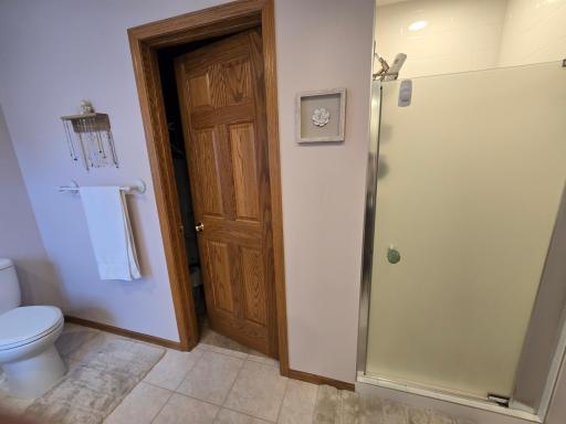 Note the separate walk in tile shower and walk in owners suite closet with tons of hanger space and new closet carpeting.