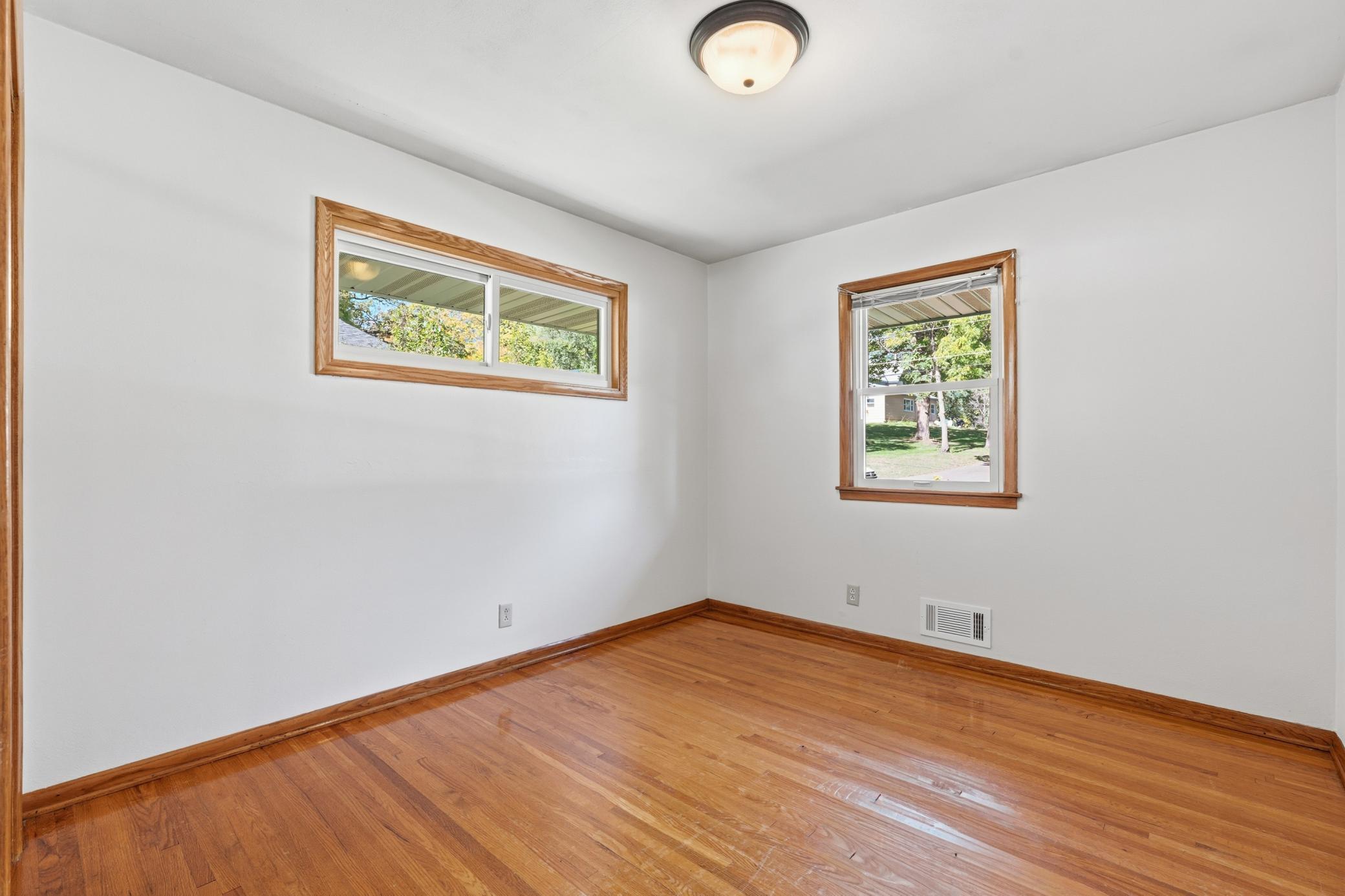 Second bedroom.