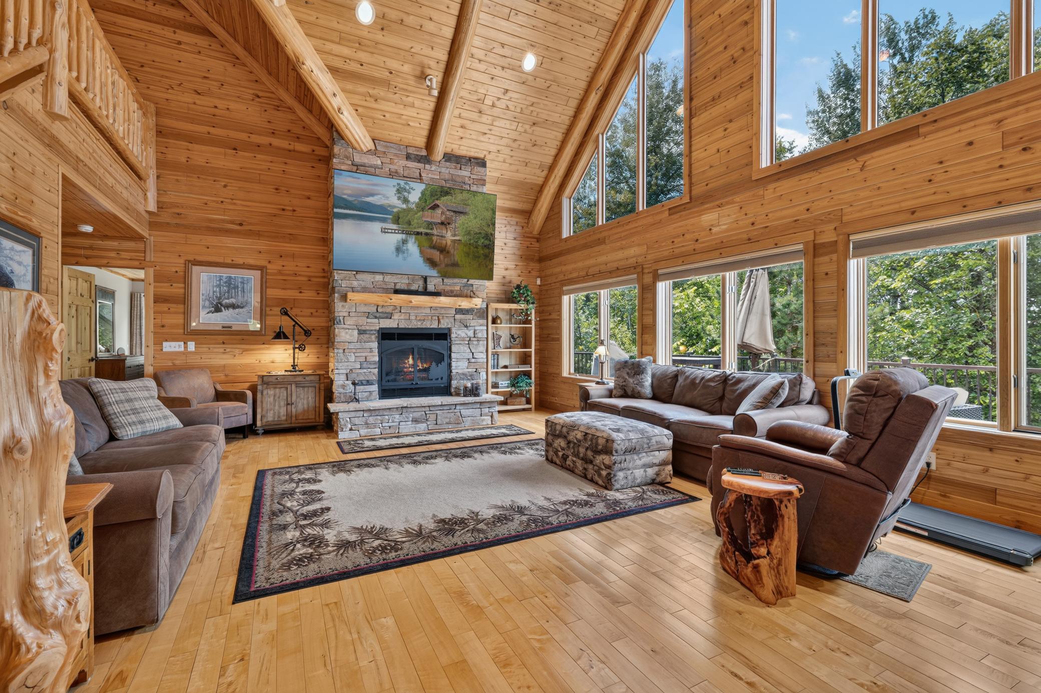 Cozy Heat gas fireplace to take the chill out on the cool nights.
