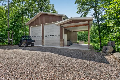 30 x 40 with covered parking for boat or rv. Also a whole property generator.