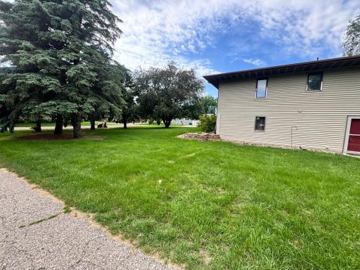 1525 Sayles Drive, Jackson, MN 56143