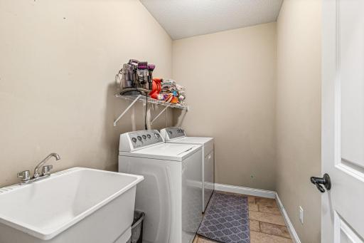 Welcome to 1179 Maple Lane W - Roseville