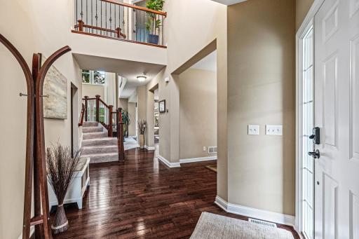 Welcome to 1179 Maple Lane W - Roseville
