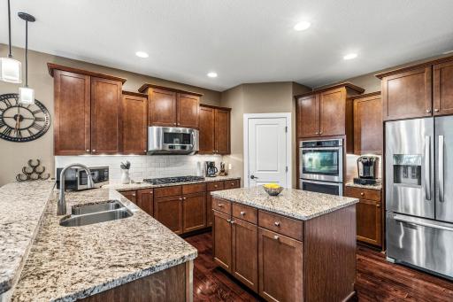 Welcome to 1179 Maple Lane W - Roseville
