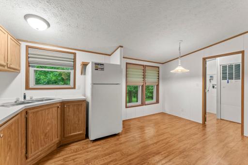 The light shining in through all the kitchen windows ensure a bright and sunny day!