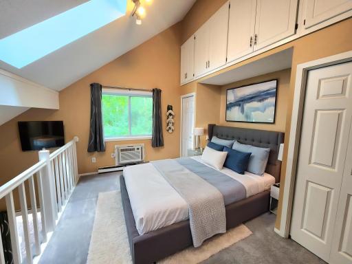 Vaulted, spacious bedroom loft.(virtually staged)