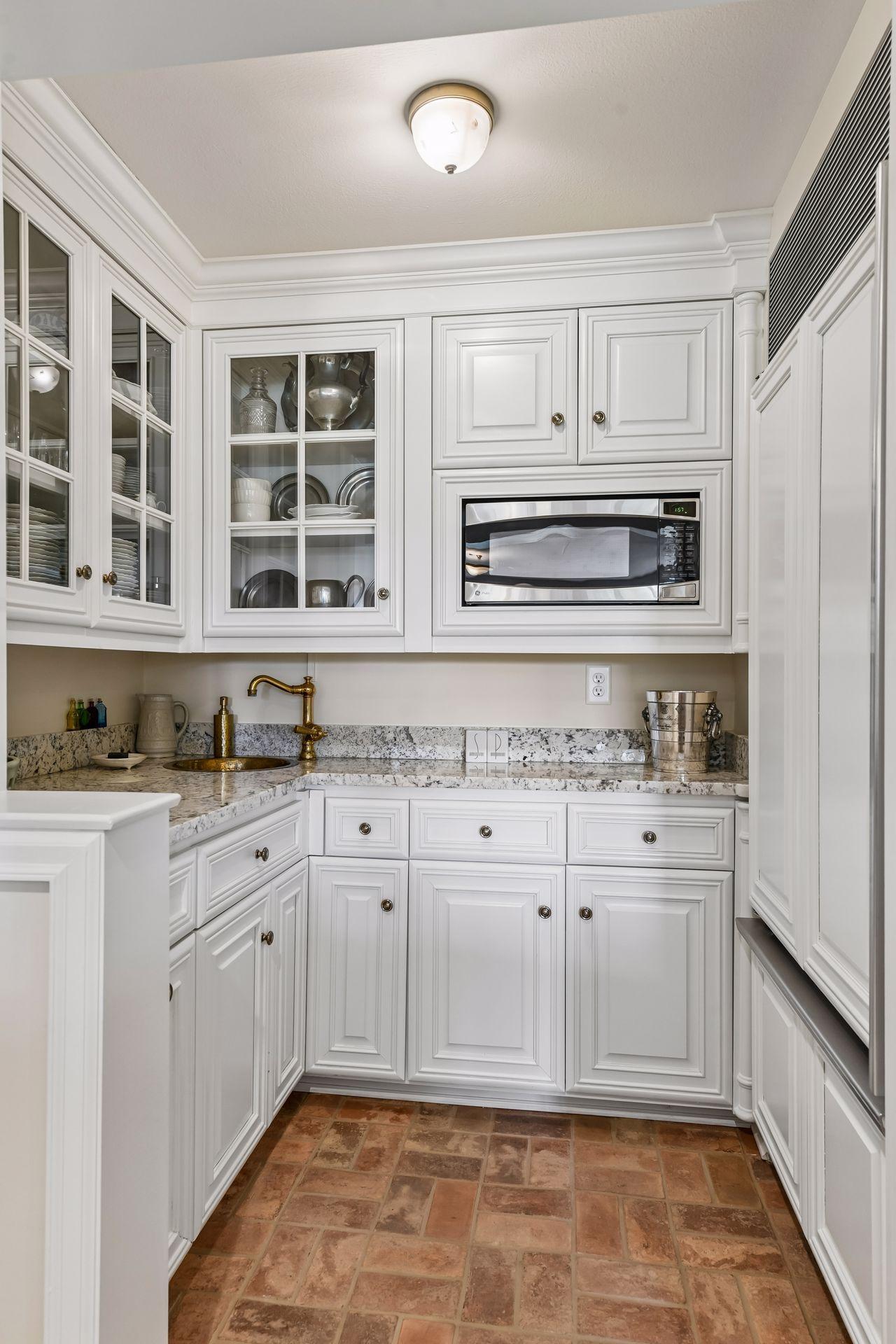 Lower level kitchenette
