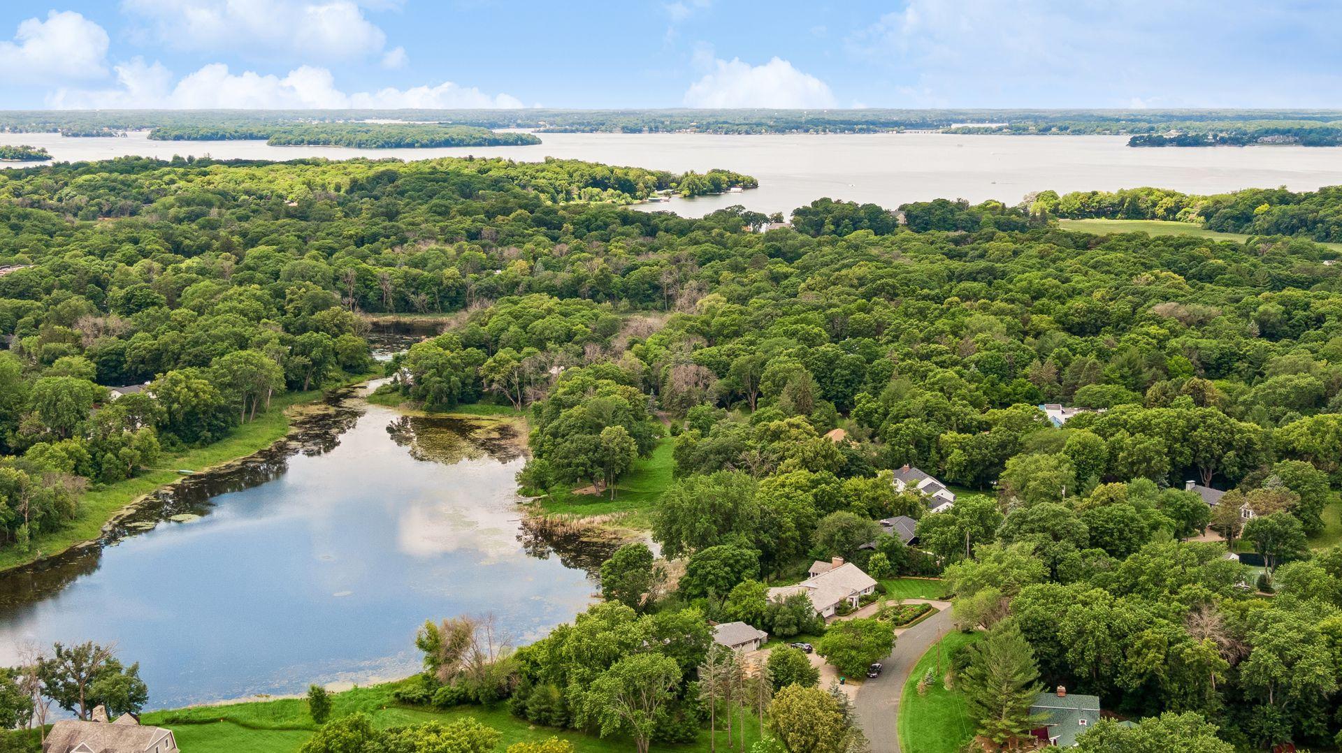 Propertyn has Shaver Lake in back and just down minutes to Lake Minnetonka, and DT Wayzata