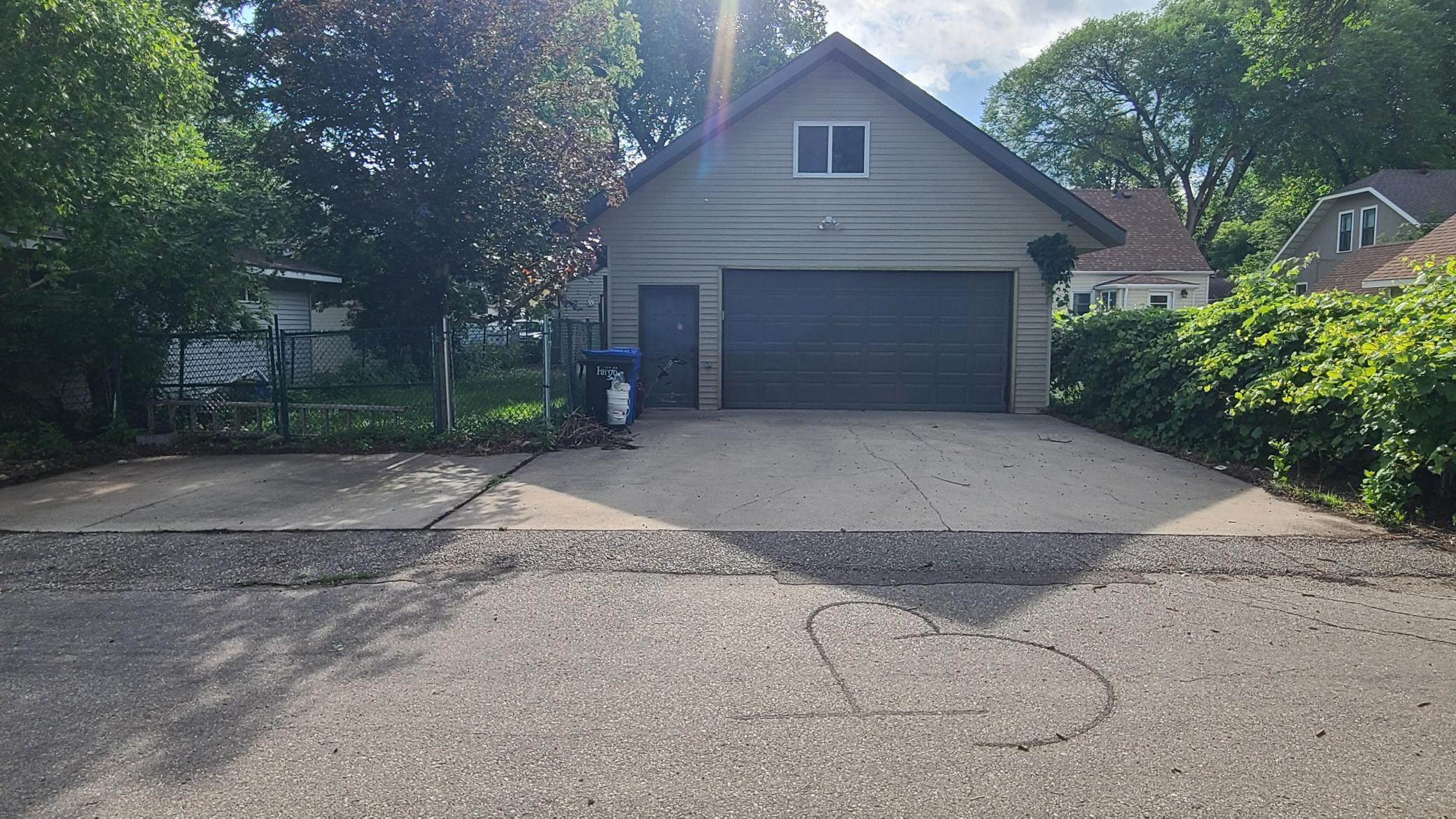 Oversized garage with upper level.jpg