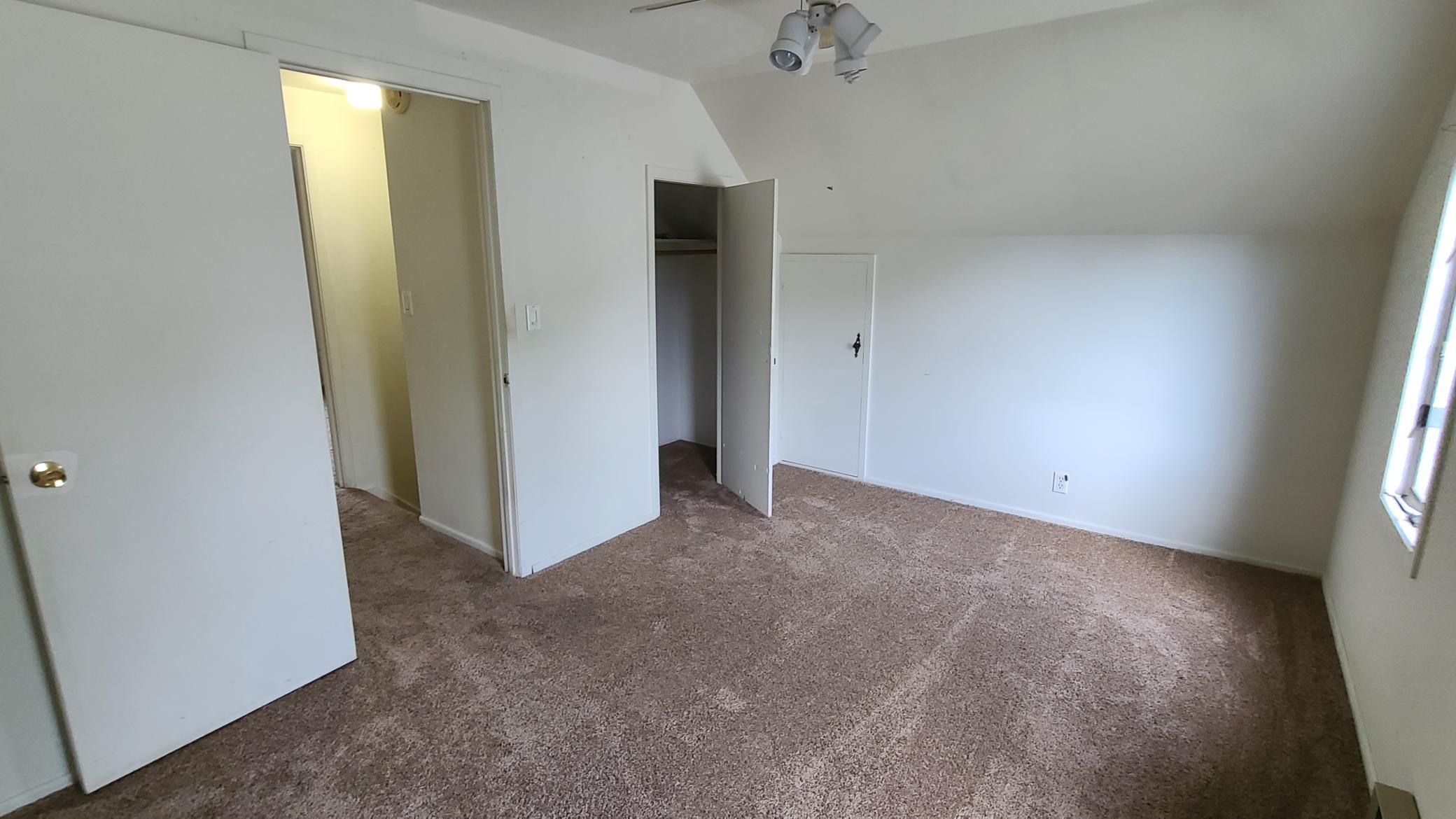 Upper bedroom 1-2.jpg
