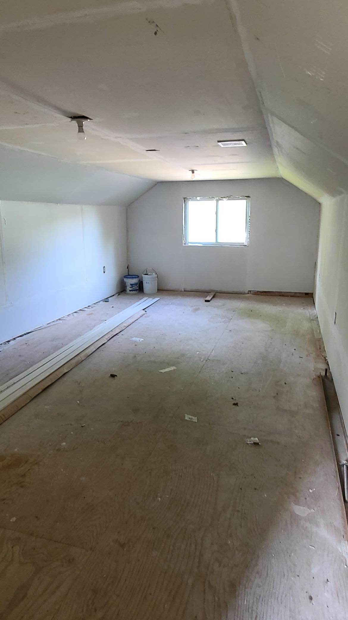 Large room above garage.jpg