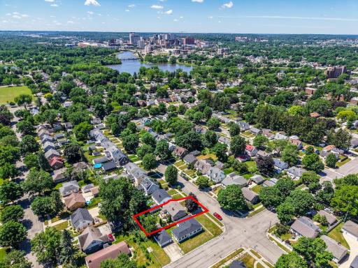 1550 7 1/2 Avenue NE, Rochester, MN 55906