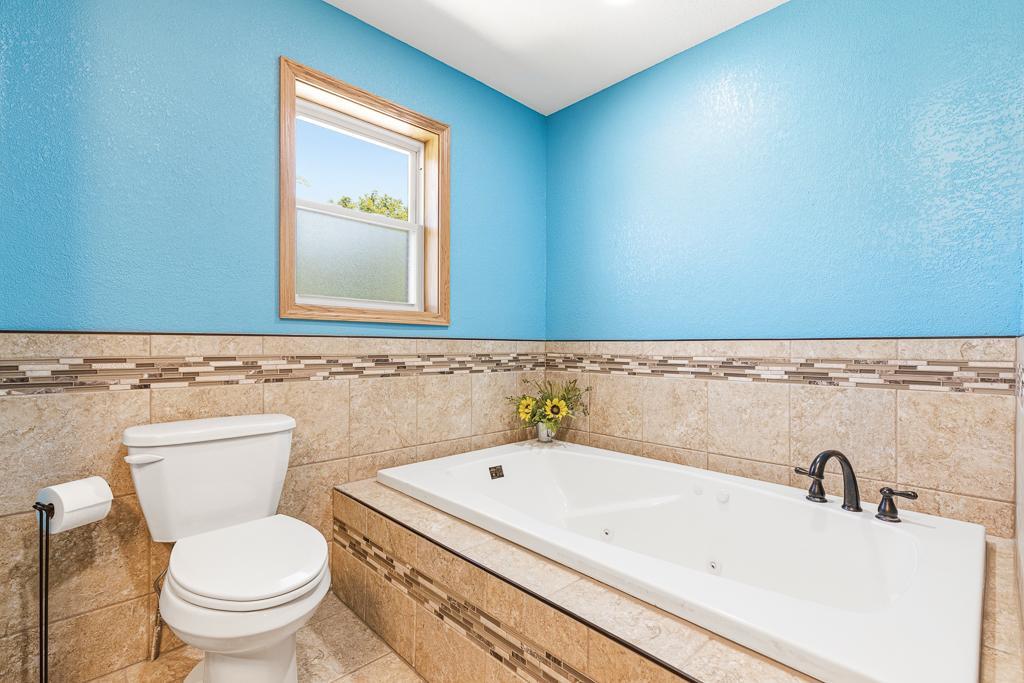Jetted tub!