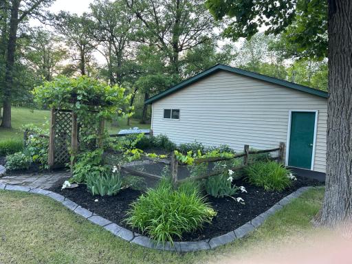 garden+Detgarage.jpeg