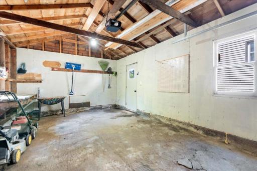 Oversized 1 Stall Garage