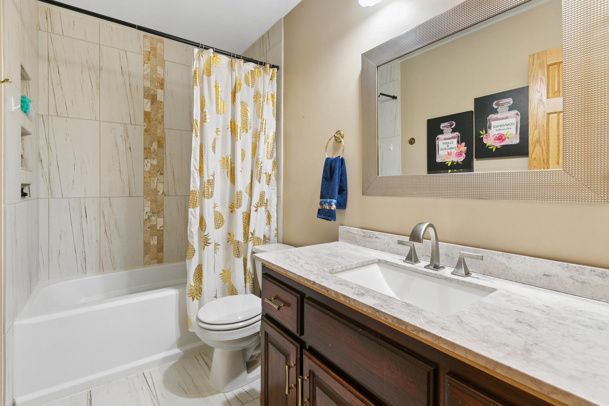 Upper Level Full Bathroom