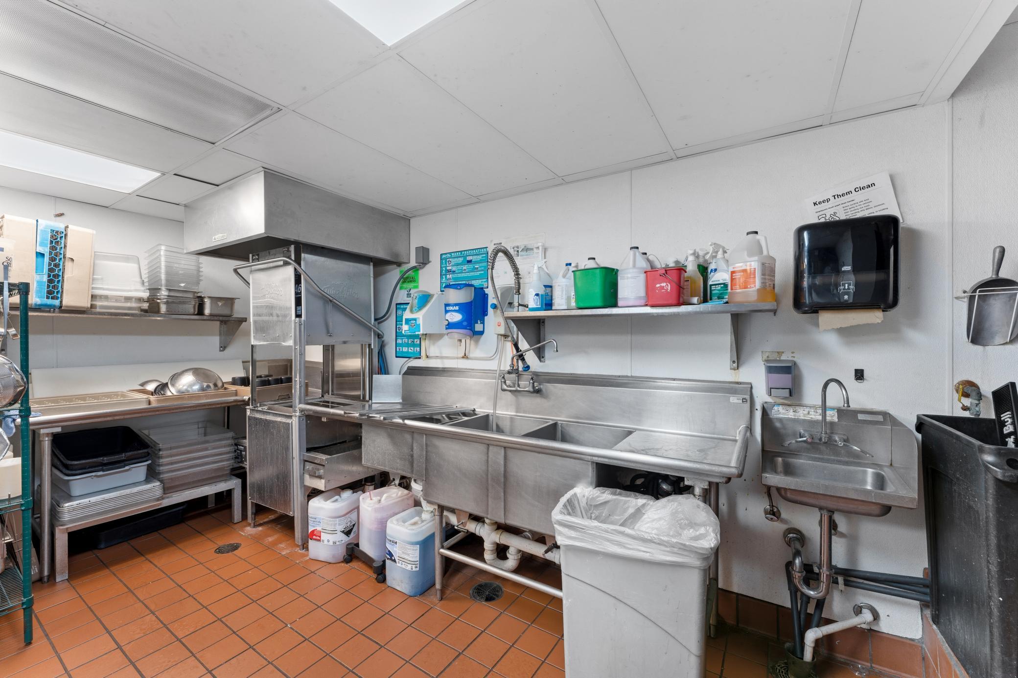 1111 Restaurant Kitchen Area.jpg