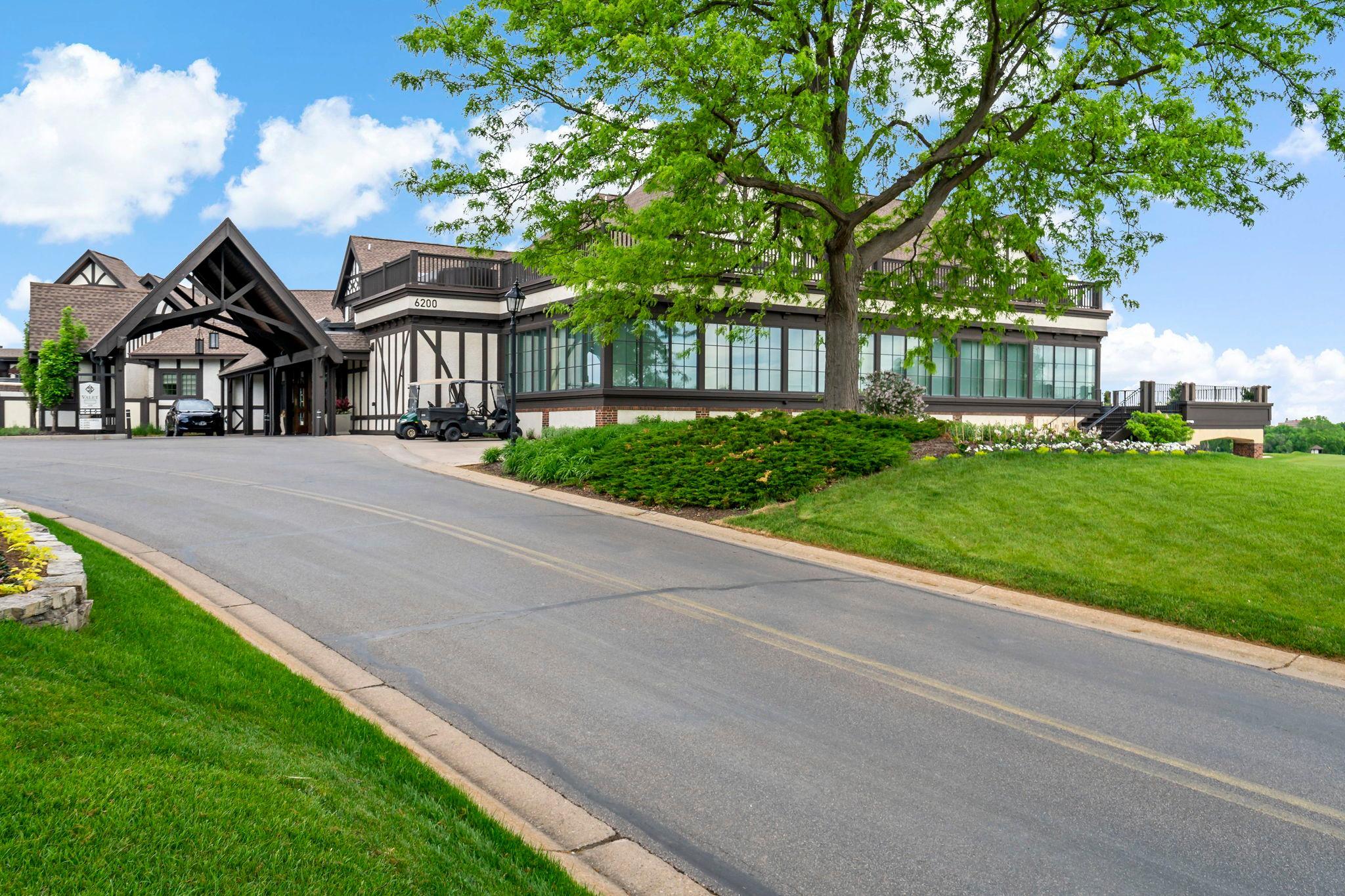 15-web-or-mls-5801 Interlachen Blvd Minneapolis MN_0001.jpg