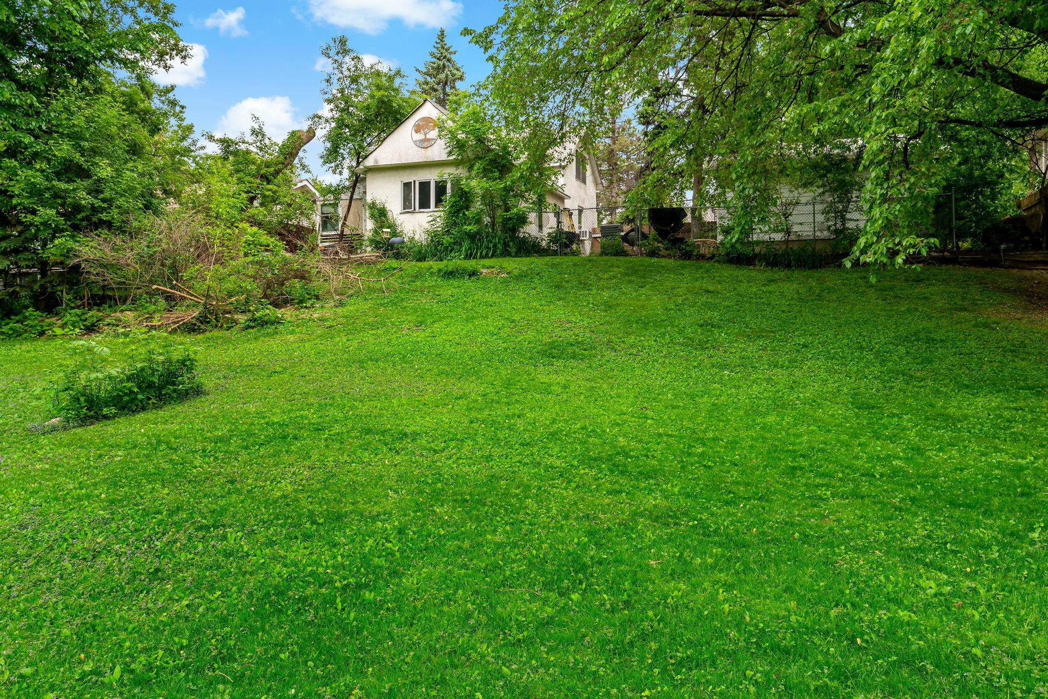 12-web-or-mls-5801 Interlachen Blvd Minneapolis MN_0013.jpg