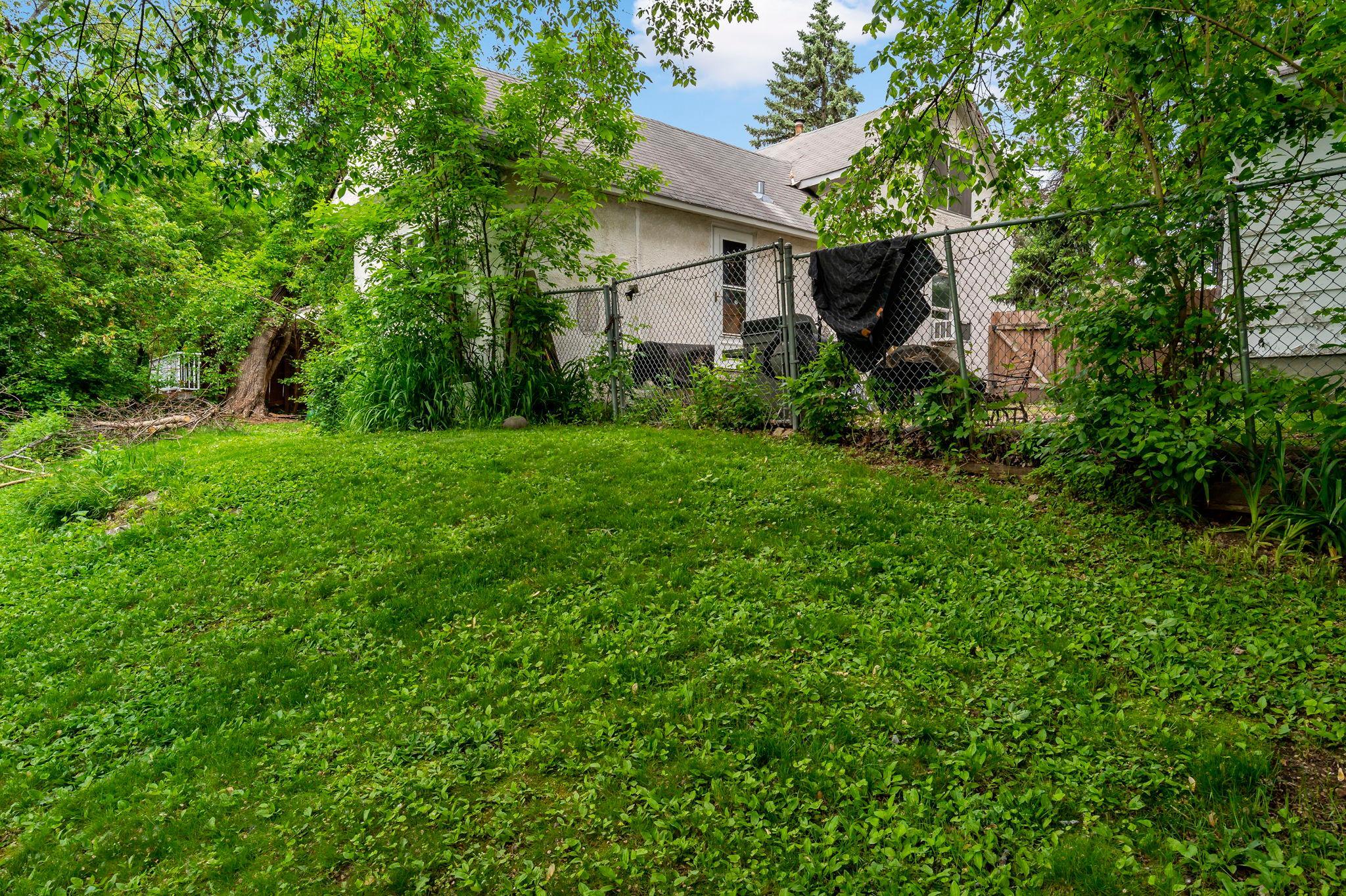 14-web-or-mls-5801 Interlachen Blvd Minneapolis MN_0015.jpg